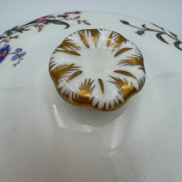 Victorian 1950s Covered Vegetable Dish by Wedgwood in Devon Sprays Bone China For Sale - Image 3 of 9