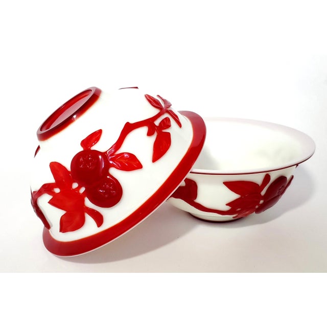 Pair of Antique Chinese Peking Glass Bowls With Carved Red Glass Overlay in the Style of Kangxi or Qing Dynasty. For Sale In Miami - Image 6 of 11