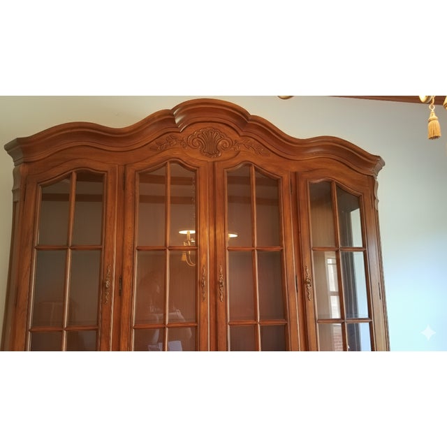 Vintage Drexel Heritage Brittany Collection Louis XV Style Provincial China Hutch Display For Sale - Image 10 of 11