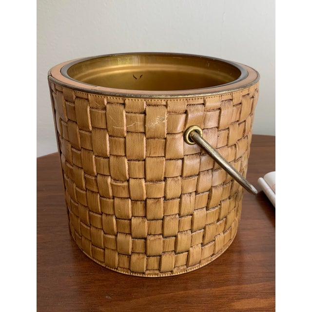Vintage Mid Century Modern Woven Ice Bucket With Glass Liner & Brass Finish Lid. For Palm Beach Regency, British Colonial & Natural Decor. Heavy Pc. For Sale - Image 11 of 11