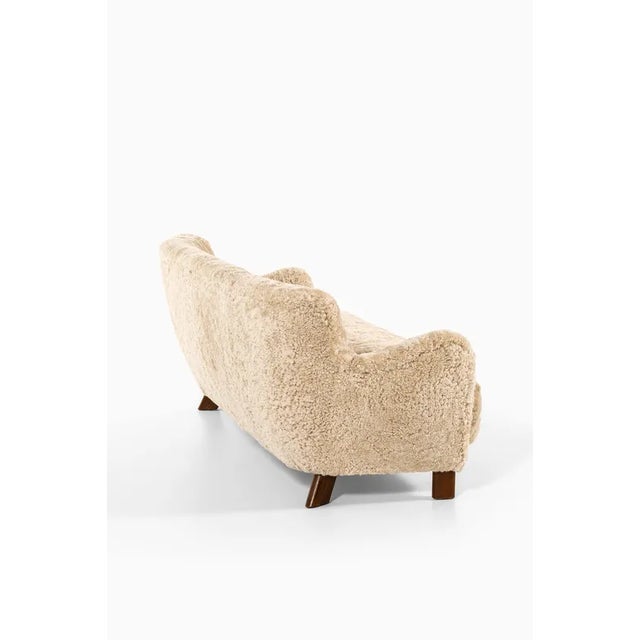 Fritz hansen sofa circa 1941 in beech with custom upholstery. fabric provided by the buyer, com fabric: holland & sherry-...