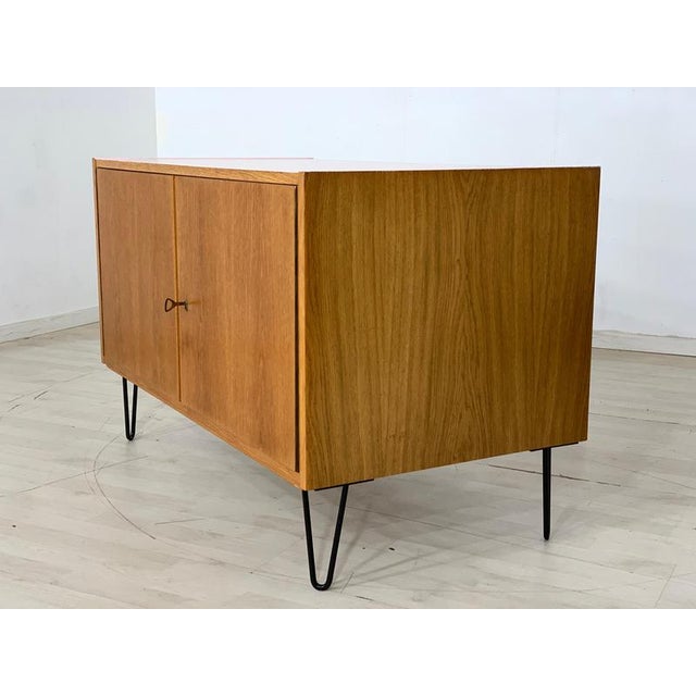 Wood Mid-Century Modern Chest of Drawers in Oak For Sale - Image 7 of 10