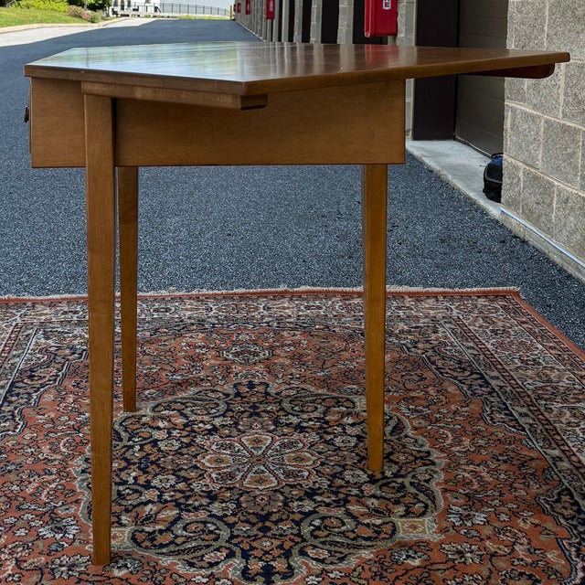 Camel Vintage Dearborn Furniture American Traditional Solid Maple Corner Desk With Drawer For Sale - Image 8 of 12