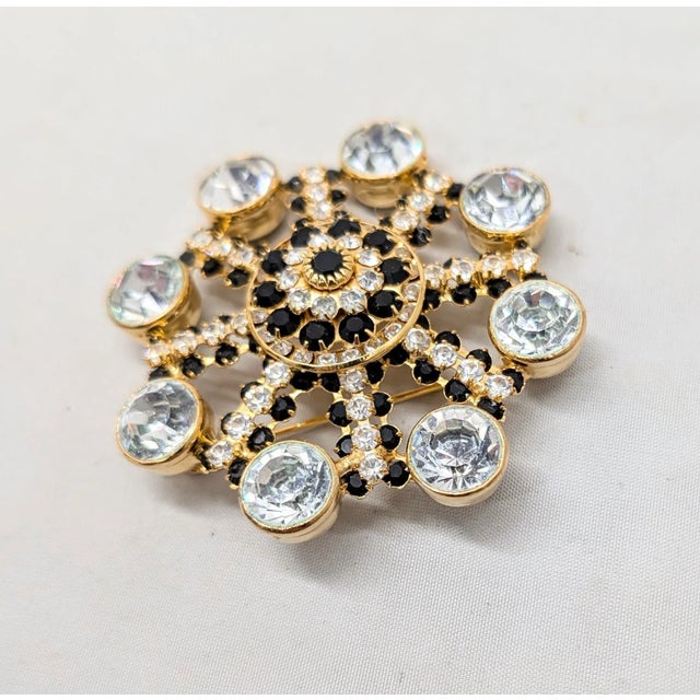 Vintage 1960s Signed Hobe Goldtone Faux-Onyx & Clear Rhinestone Brooch For Sale - Image 4 of 6