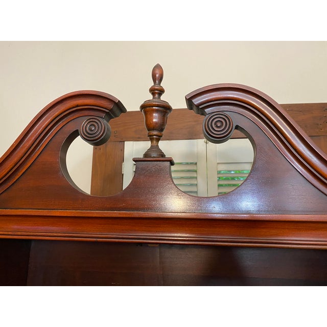 This lovely Vintage Brown Wood Versatile China Cabinet Display Cabinet Bookcase has 3 glass fronted shelves with a lock on...