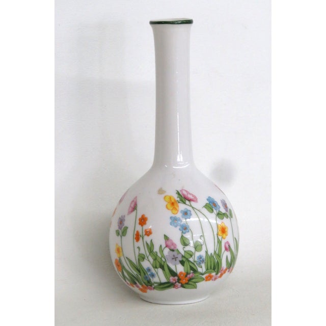 White Ceramic Rounded Tapered Bud Vase With Colorful Floral Garden Motif #5116b For Sale - Image 4 of 12