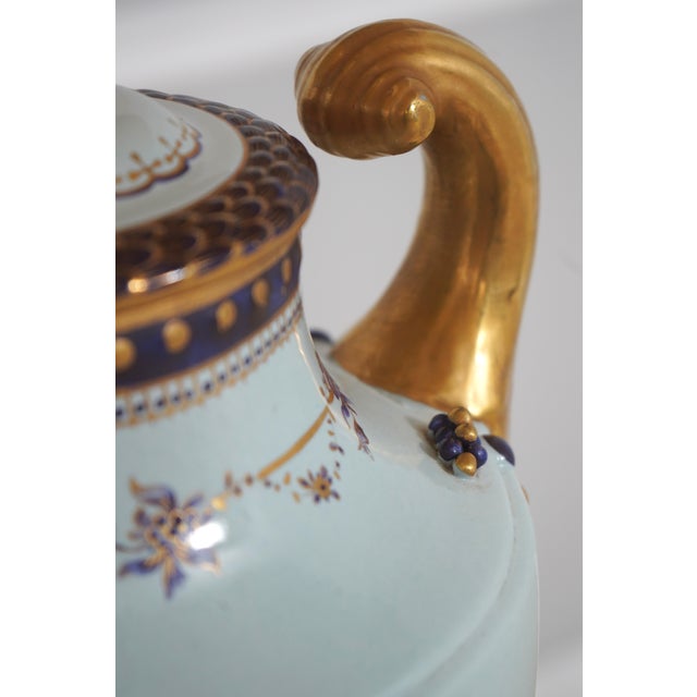 Mottahedeh Vintage Federal Porcelain Urn Table Lamp For Sale - Image 9 of 13