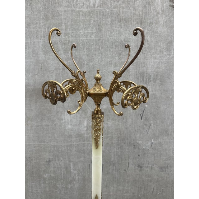 Mid-Century Modern Vintage Italian Onyx Marble and Brass Hall Coat Rack with Rotating Crown and Sculptural Base, 1960s For Sale - Image 3 of 13