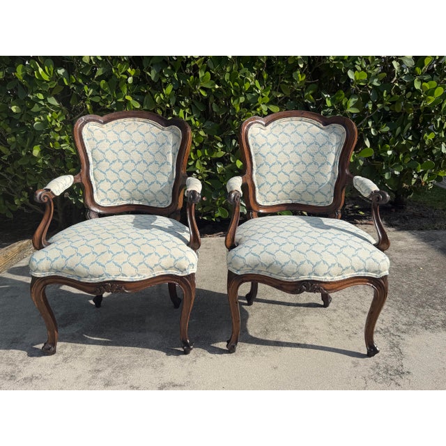 French Antique French Louis XV Style Walnut Bergère Armchairs, a Pair For Sale - Image 3 of 18