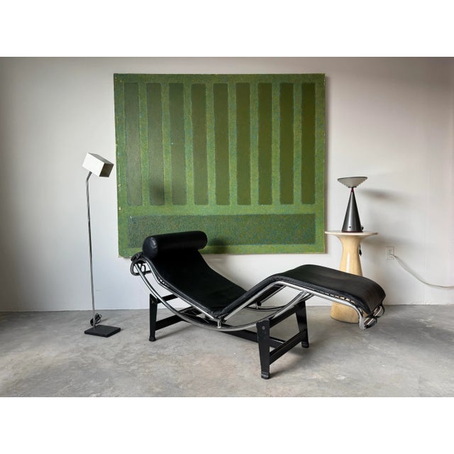 Indulge in the epitome of mid-century modern luxury with this Le Corbusier-Style LC4 Chaise Lounge. Designed with a sleek,...