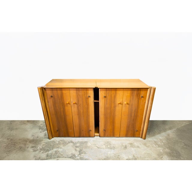 Brown Scuderia Horizontal Four-Door Walnut Sideboard by Carlo Scarpa for Bernini Italia, 1977 For Sale - Image 8 of 9