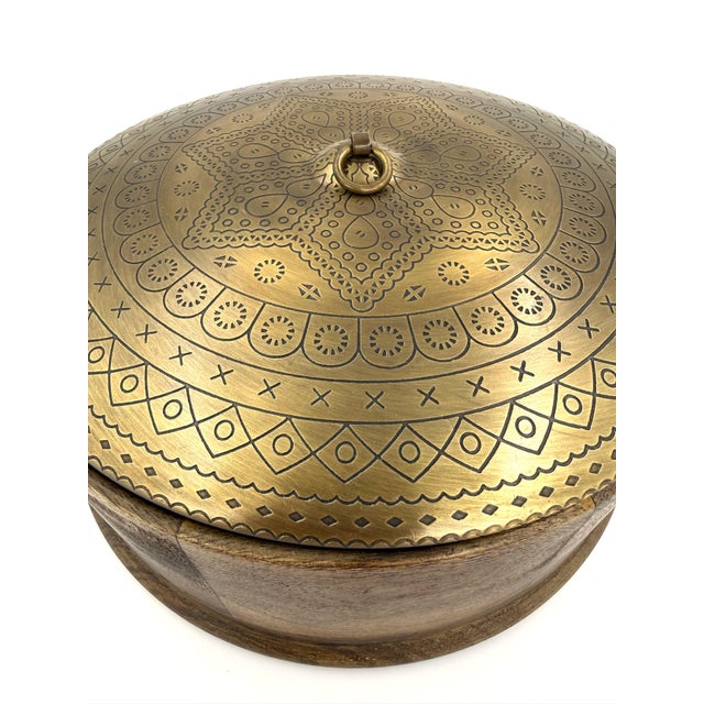 2020s Handcrafted Indian Mango Wood Round Box With Stunning Etched Brass Lid For Sale - Image 5 of 9