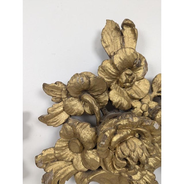 Carved and Gilded Wooden Ornaments with Floral Bouquets, Set of 2 For Sale - Image 5 of 11