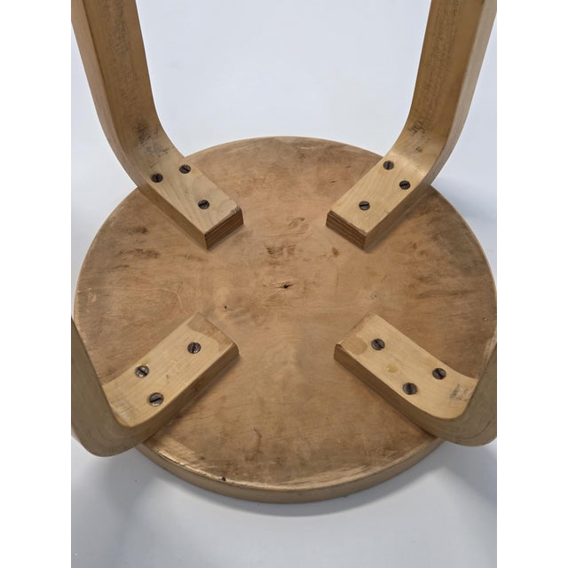 E60 Stools in Green Linoleum by Alvar Aalto for Artek, Finland, 1960s, Set of 2 For Sale - Image 14 of 15