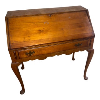 18th-Century American Queen Anne Slant-Front Desk on Frame For Sale