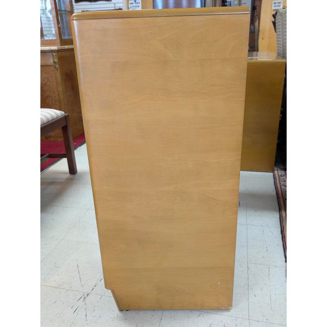 Heywood-Wakefield 1950s Heywood Wakefield Birch Mid Century 4 Drawer “Sculptura” Dresser For Sale - Image 4 of 8