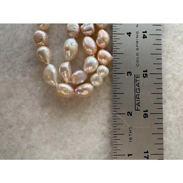 1980s 1980s 60" Long Freshwater Pearl Necklace Beaded Necklace - Multi Tone Pink For Sale - Image 5 of 5
