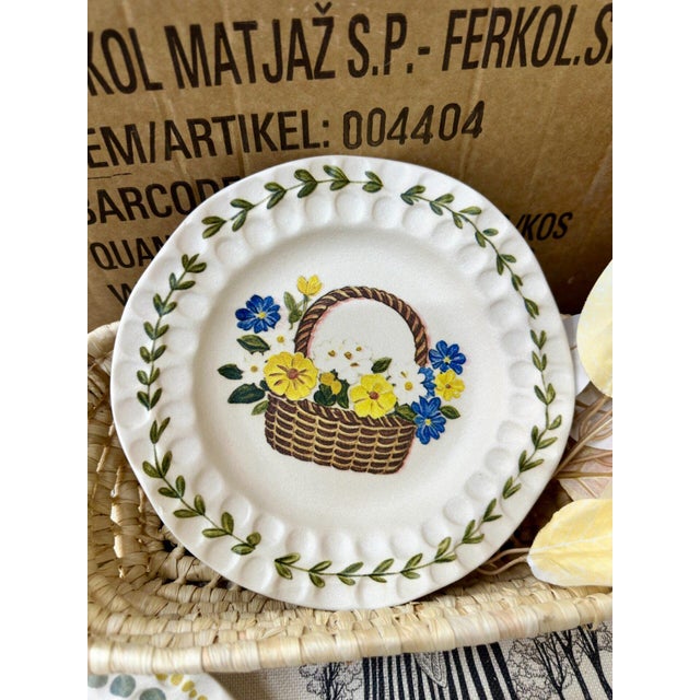 Art Deco Hand-Painted Ceramic Dinner Plate in a Vintage Pastoral Style - Set of 4 For Sale - Image 3 of 6