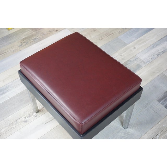 Vintage Strafor stool from the 1950s in black and red faux leather, chrome legs. All in very good condition.