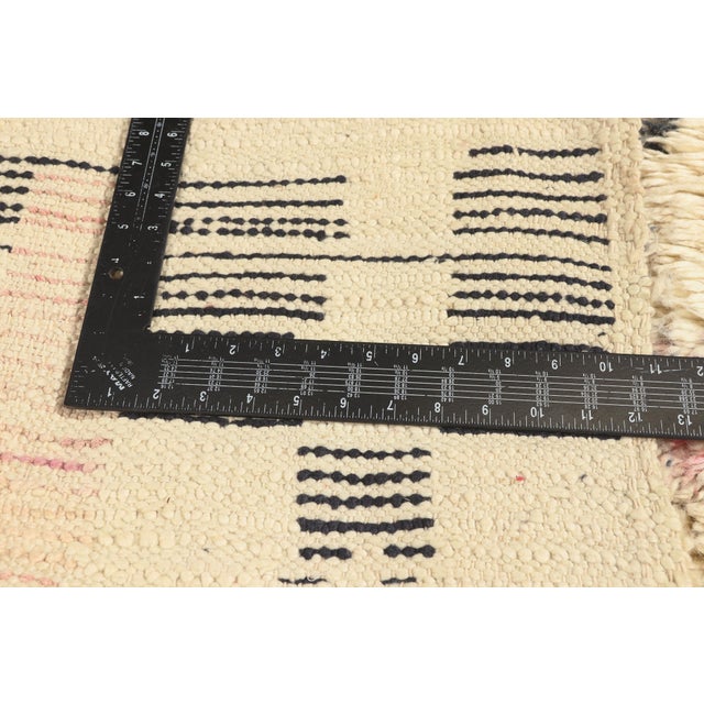 Textile Vintage Azilal Moroccan Rug, 05'02 X 07'09 For Sale - Image 7 of 10