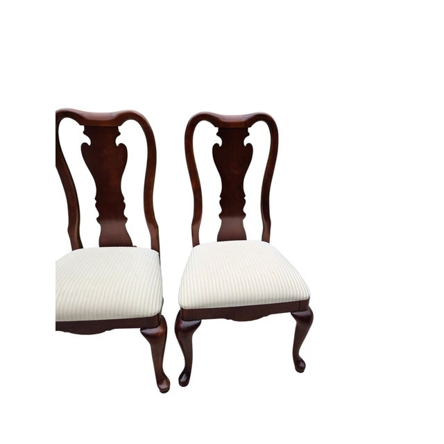 Queen Anne 1990s Pair Thomasville Collectors Cherry Queen Ann Dining Room Side Chairs For Sale - Image 3 of 13