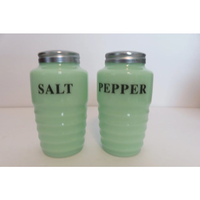 Jade Jadeite Jeannette Ribbed Beehive Salt & Pepper Shakers Vintage / 2 For Sale - Image 8 of 9