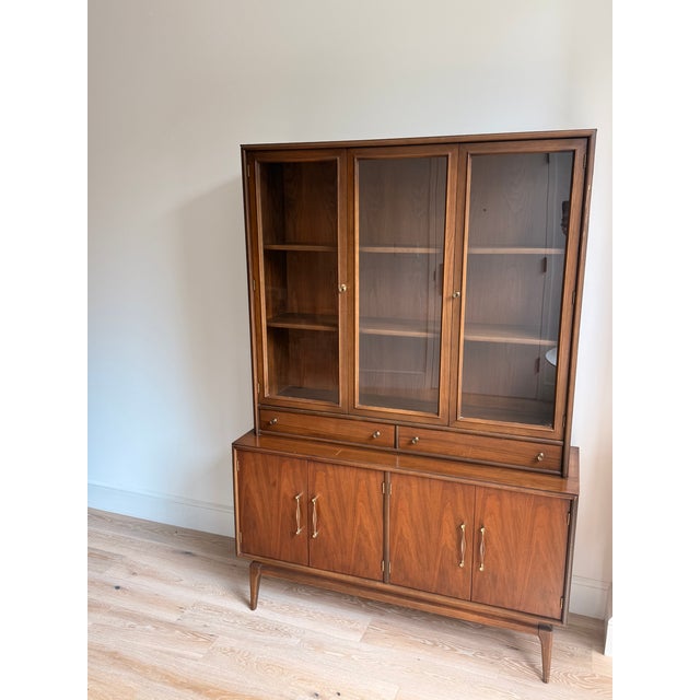Mid-Century Modern Keller Mid-Century Modern Walnut China Cabinet / Bar Hutch For Sale - Image 3 of 6