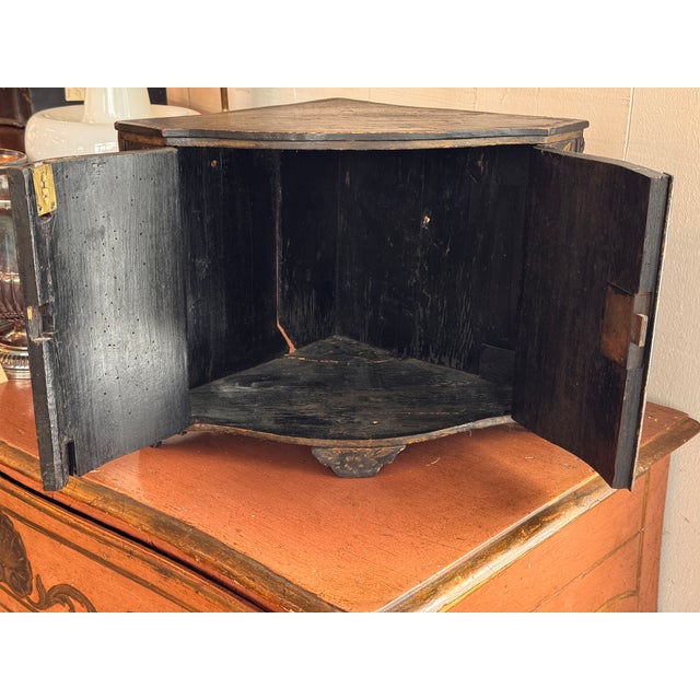 19th Century Painted Small Corner Cabinet With Floral and Bird Decoration For Sale - Image 6 of 7