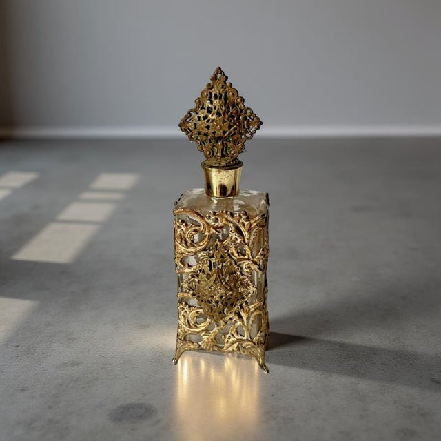 Vintage Ormolu Perfume Bottle With an Ornate Metal Filigree Casing and a Stopper. For Sale - Image 4 of 9