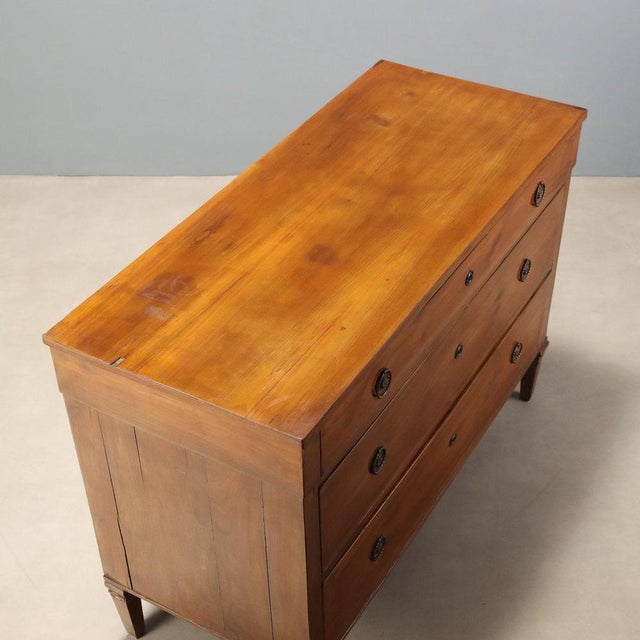 Wood Early 19th Century Italian Directoire Chest of Drawers in Walnut For Sale - Image 7 of 10