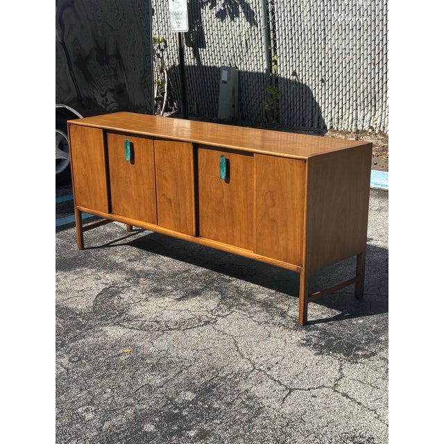 1960s Vintage Mid-Century Walnut Credenza by Raymond Sobota for Mount Airy, 1960s For Sale - Image 5 of 8