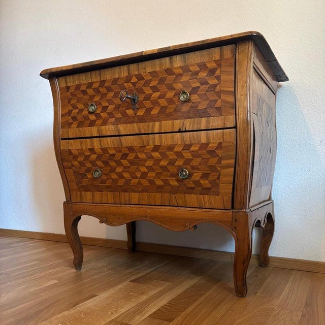 Antique Louis XVI Style Chest of Drawers in Walnut Marquetry, 1780s For Sale - Image 14 of 18