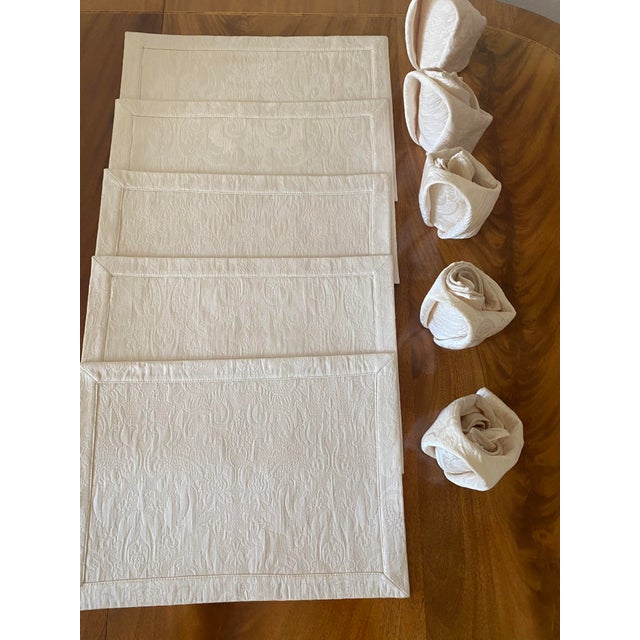 Traditional Waterford Beige Placemats and Napkins Set- 10 Pieces Excellent Condition Late 20th Century For Sale - Image 3 of 12