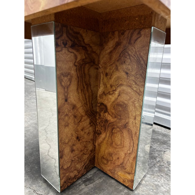Mid-Century Modern Vintage Burl Veneer and Mirrored Side Table in the Style of Milo Baughman For Sale - Image 3 of 10