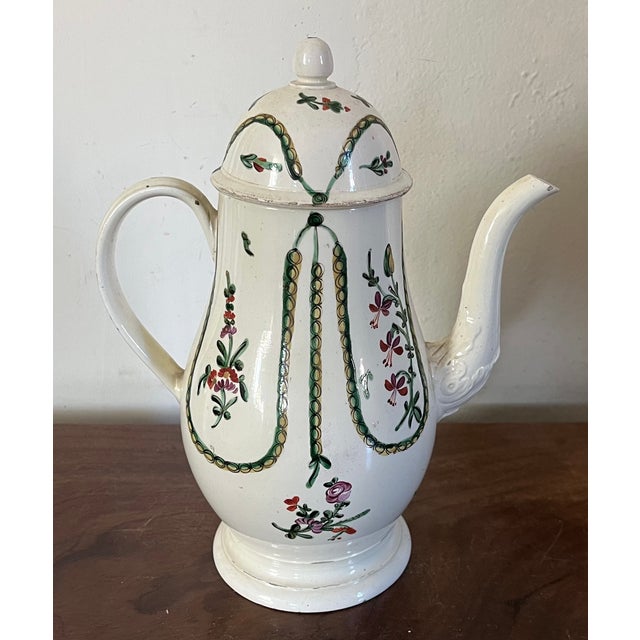 18th Century Antique 18th Century English Georgian Leeds Creamware Coffee Pot With Neoclassical Floral Garland Decoration For Sale - Image 5 of 18