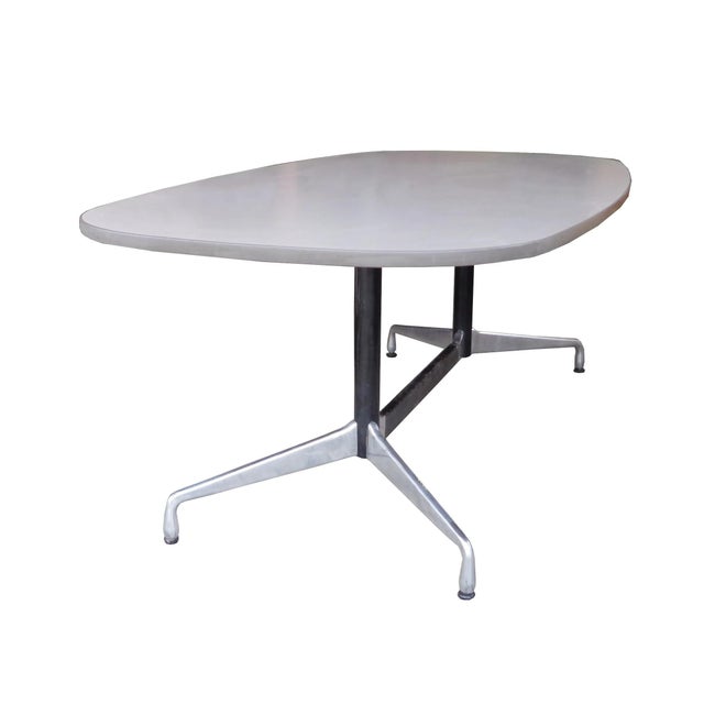 This conference table comes with a beautiful laminate top on an aluminum base that boast 2 spider pedestals. The has...