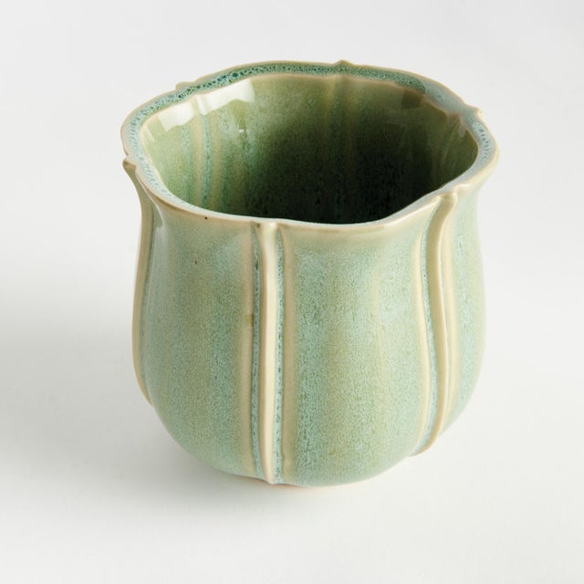 With a classic shape and thickly applied glaze, this Italianinspired pot is a work of art. The handfinished petallike...