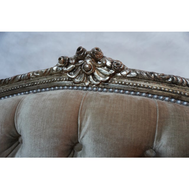 A Pair of 1930s French Carved Silver Gilt Velvet Tufted Settees From Mla For Sale - Image 11 of 18