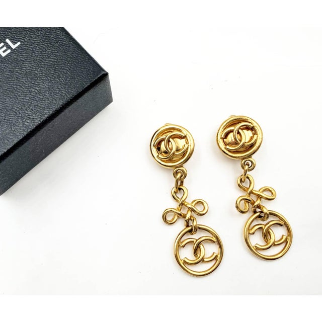 Contemporary Chanel Vintage Gold Plated Round CC Twisted Cross Long Clip on Earrings, A Pair For Sale - Image 3 of 5