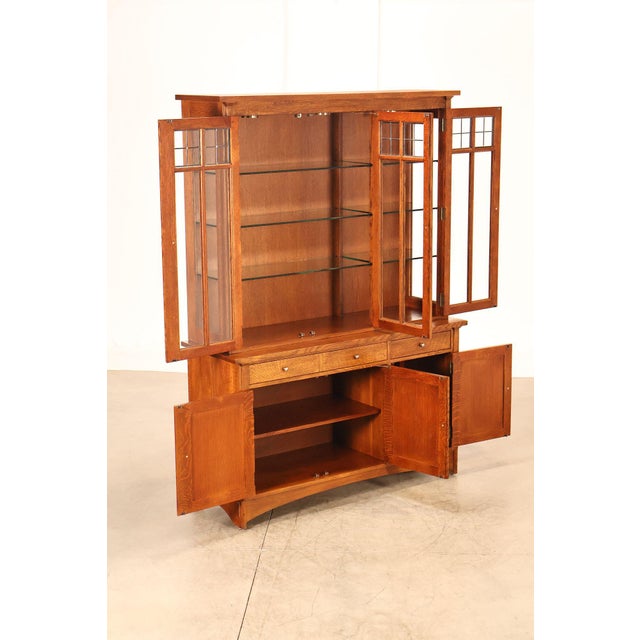 Wood Stickley Mission Collection Oak Harvey Ellis Inlaid China Cabinet For Sale - Image 7 of 18