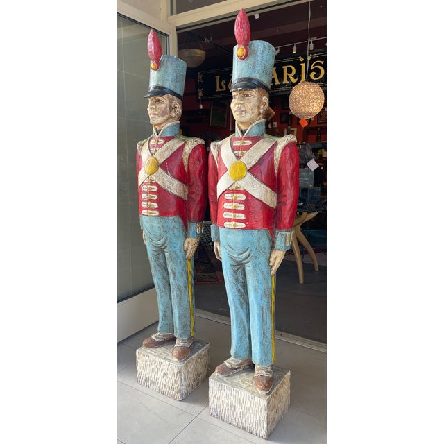 English 1950s Pair of British Royal Guards Polychrome Statues For Sale - Image 3 of 13