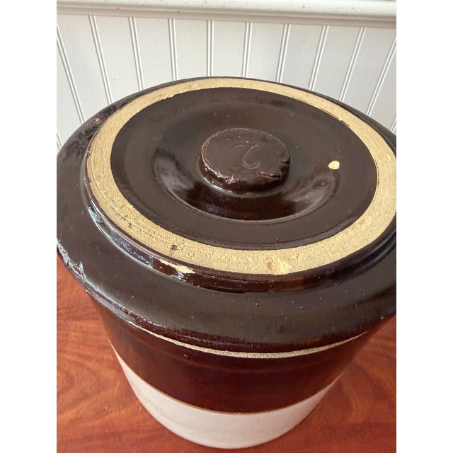 Antique Two-Tone Stoneware 2-Gallon Crock With Original Matching Lid – Cobalt "2" Salt Glaze Storage Jar For Sale - Image 9 of 18