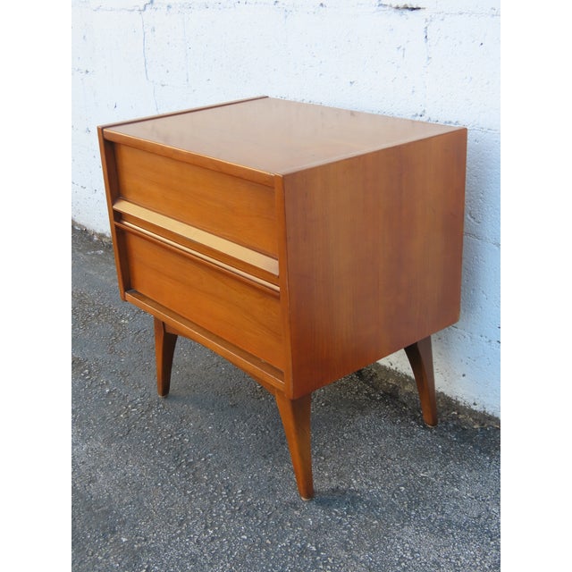 Mid Century Modern Nightstand Side End Bedside Table 6235 For Sale - Image 17 of 17