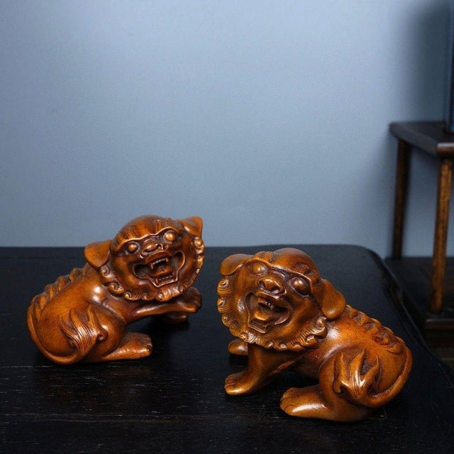 Pair of Vintage Boxwood Guardian Lion Carvings – 2.8" Foo Dog Hand Pieces For Sale In Los Angeles - Image 6 of 9