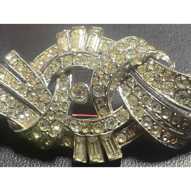 Mid-Century Modern Alfred Philippe Crown Trifari Art Deco Rhodium Plated Bow Pin (1940s) For Sale - Image 3 of 9