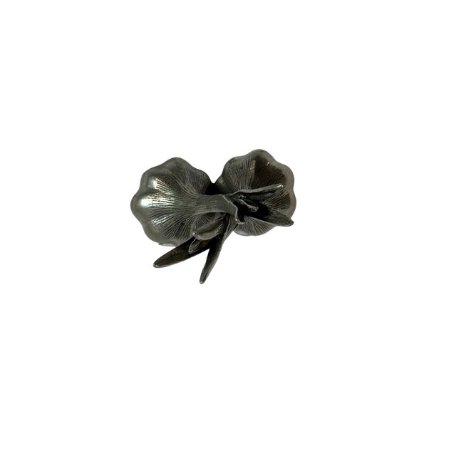 Vintage Silver Plate Garlic Bulb Salt & Pepper Shakers – A Pair For Sale - Image 9 of 9