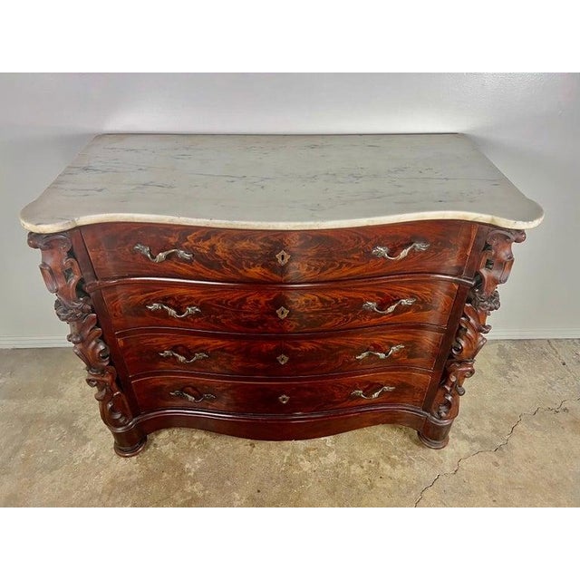 English 19th Century English Marble-Top Commode in Feathered Mahogany For Sale - Image 3 of 17