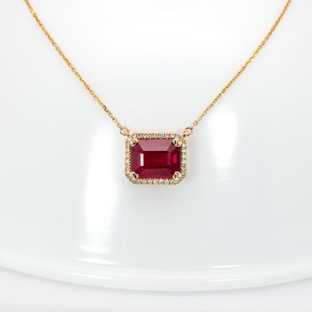 2020s Ruby Pendant Necklace With Attached Chain, Natural Diamonds Halo: Solid 14k Gold For Sale - Image 5 of 7