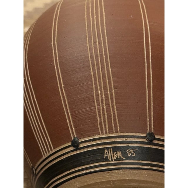 1980s Kenneth Allen Fine Stoneware Pottery Vase Scraffrito Design 11" Signed & Dated For Sale - Image 10 of 15