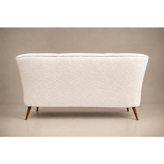 1960s Brazilian Modern Sofa in Off-White Bouclé & Caviuna by Forma, Brazil, 1960s — Lot 51b For Sale - Image 5 of 18